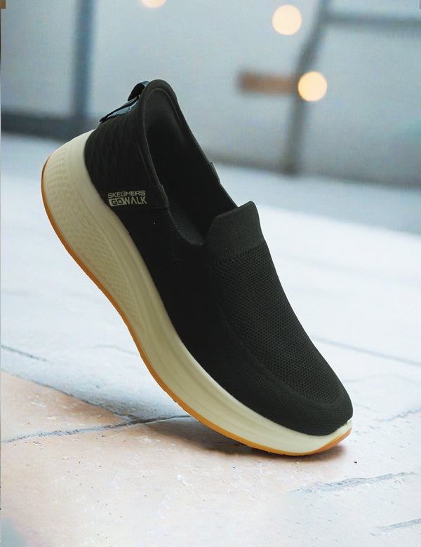 BLACK SCETHERS GO WALK