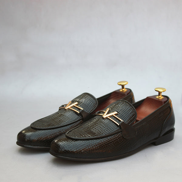 V Buckle Moccasin Shoes